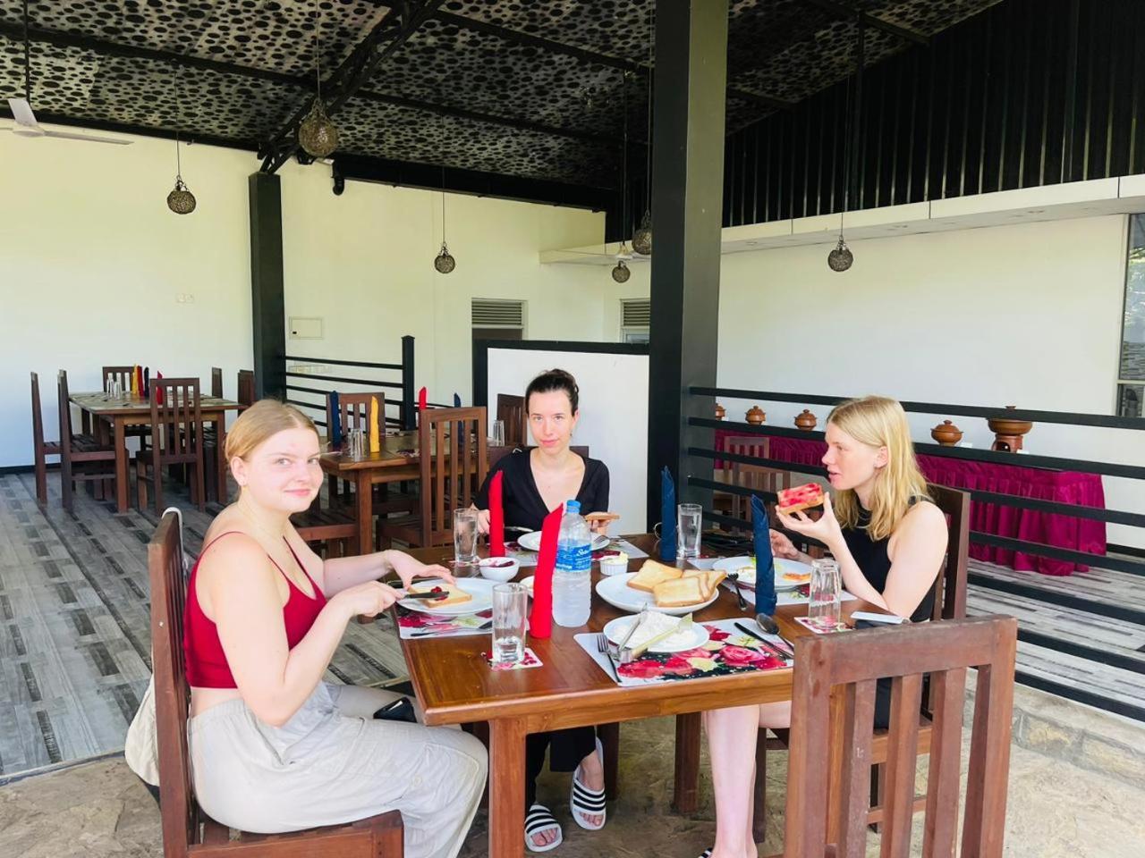 C B S Resort Udawalawe Dış mekan fotoğraf
